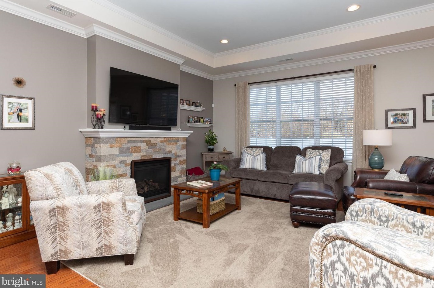 15159 Sunflower Dr, Philadelphia PA 19116-1310 exterior