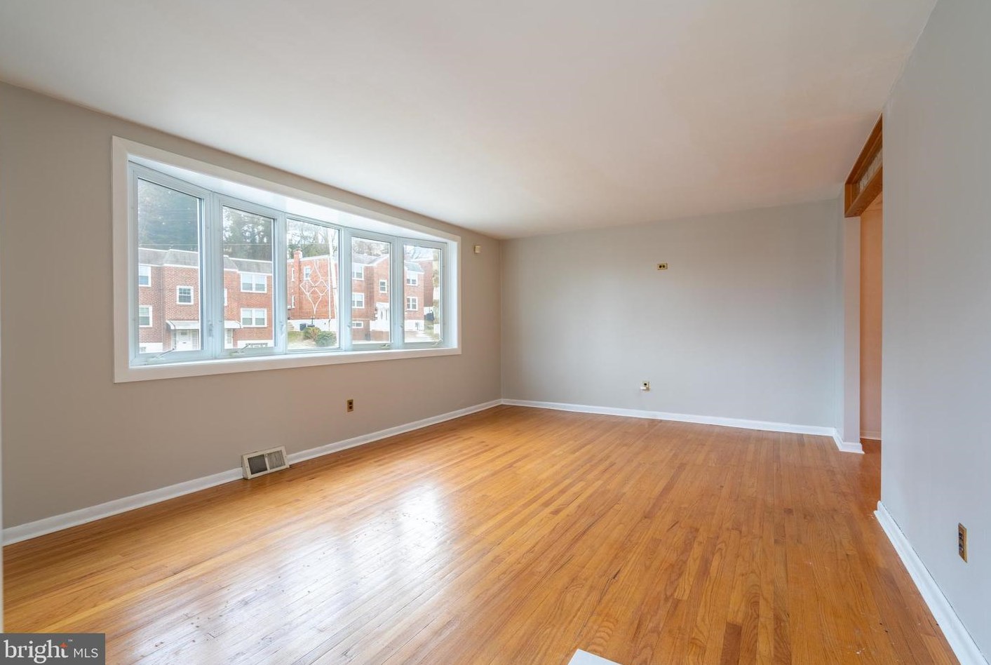 573 Livezey St, Philadelphia, PA 19128-2421