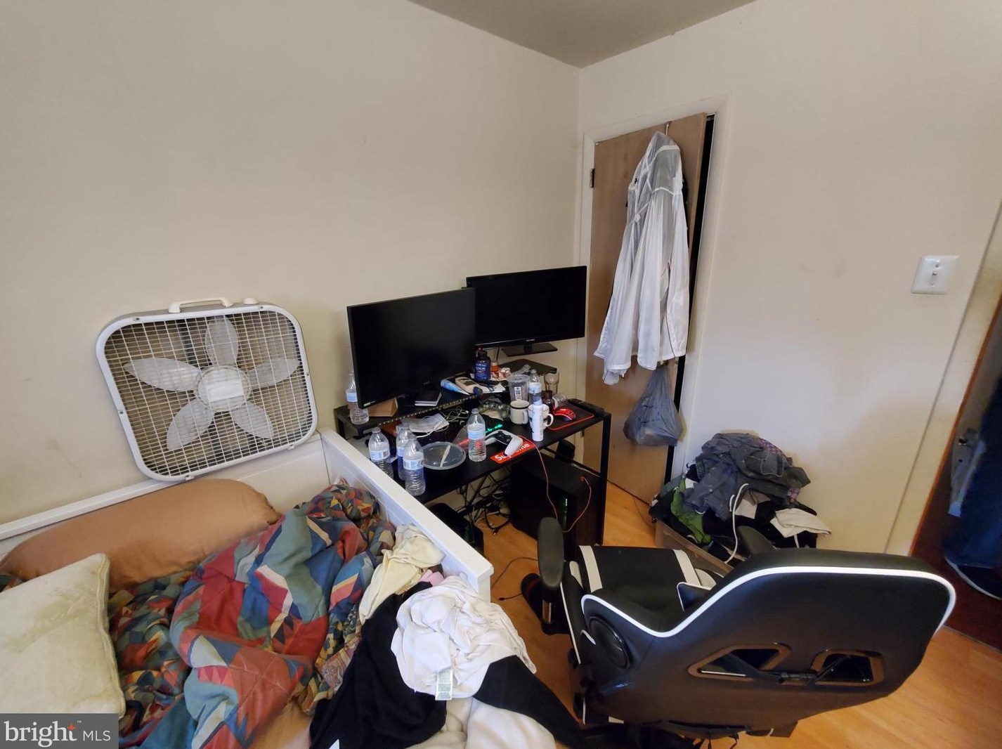 2325 Hoffnagle St, Philadelphia PA 19152-2513 exterior