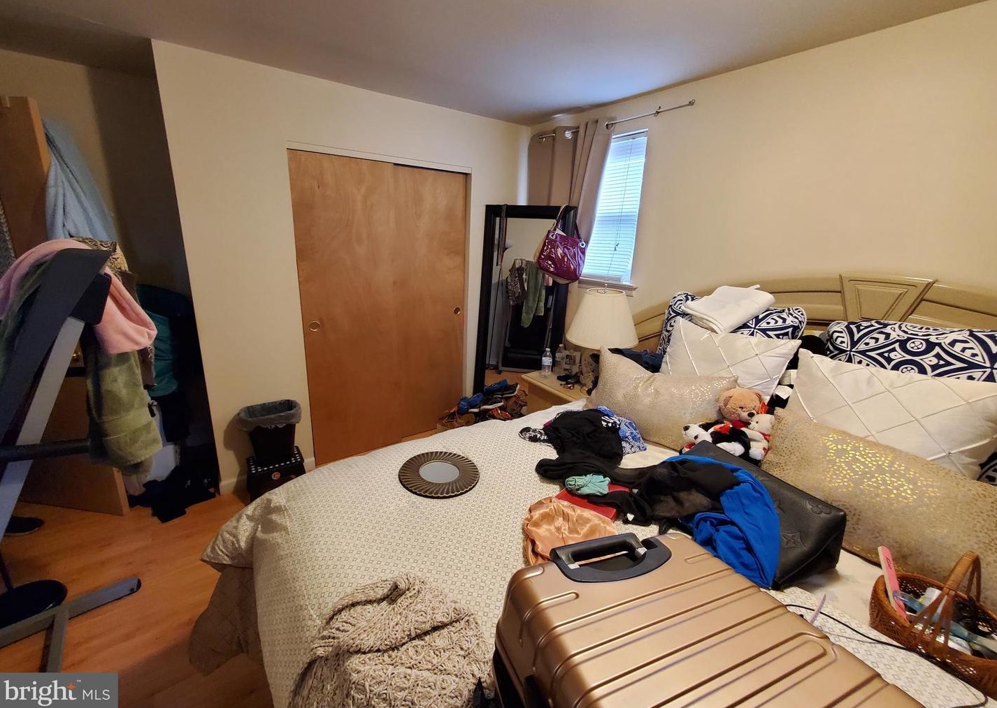 2325 Hoffnagle St, Philadelphia PA 19152-2513 exterior