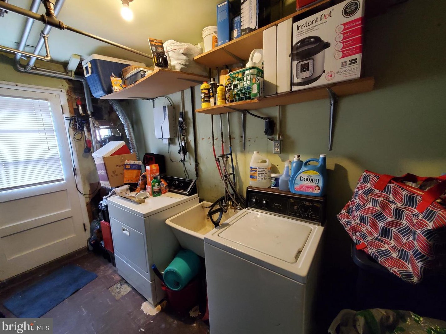 2325 Hoffnagle St, Philadelphia PA 19152-2513 exterior