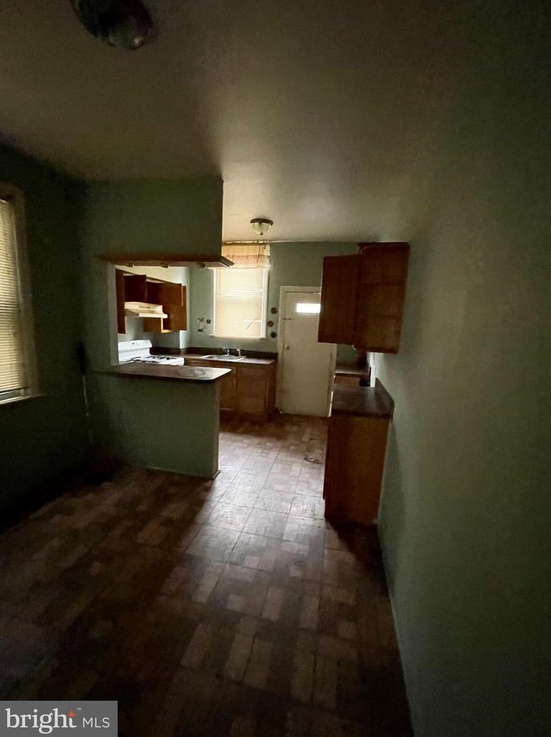 3214 Etting St, Philadelphia, PA 19129-1817