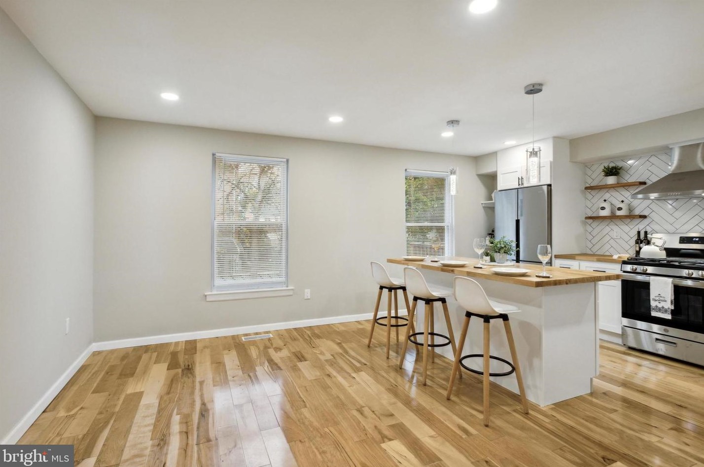 7709 Delphi Pl, Philadelphia PA  19153-1737 exterior
