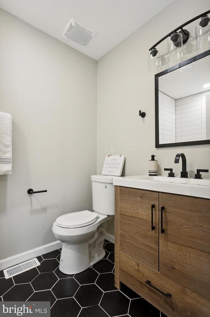 7709 Delphi Pl, Philadelphia PA  19153-1737 exterior