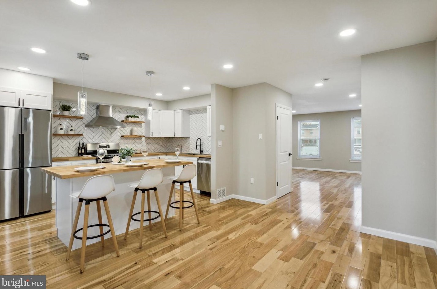 7709 Delphi Pl, Philadelphia PA  19153-1737 exterior