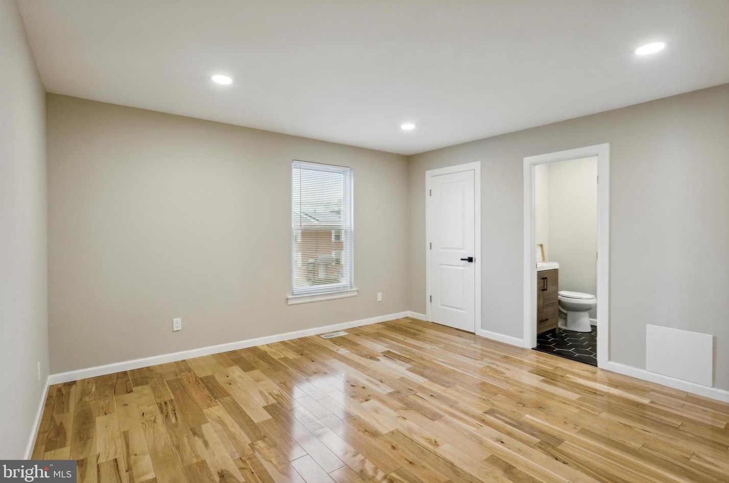 7709 Delphi Pl, Philadelphia PA  19153-1737 exterior