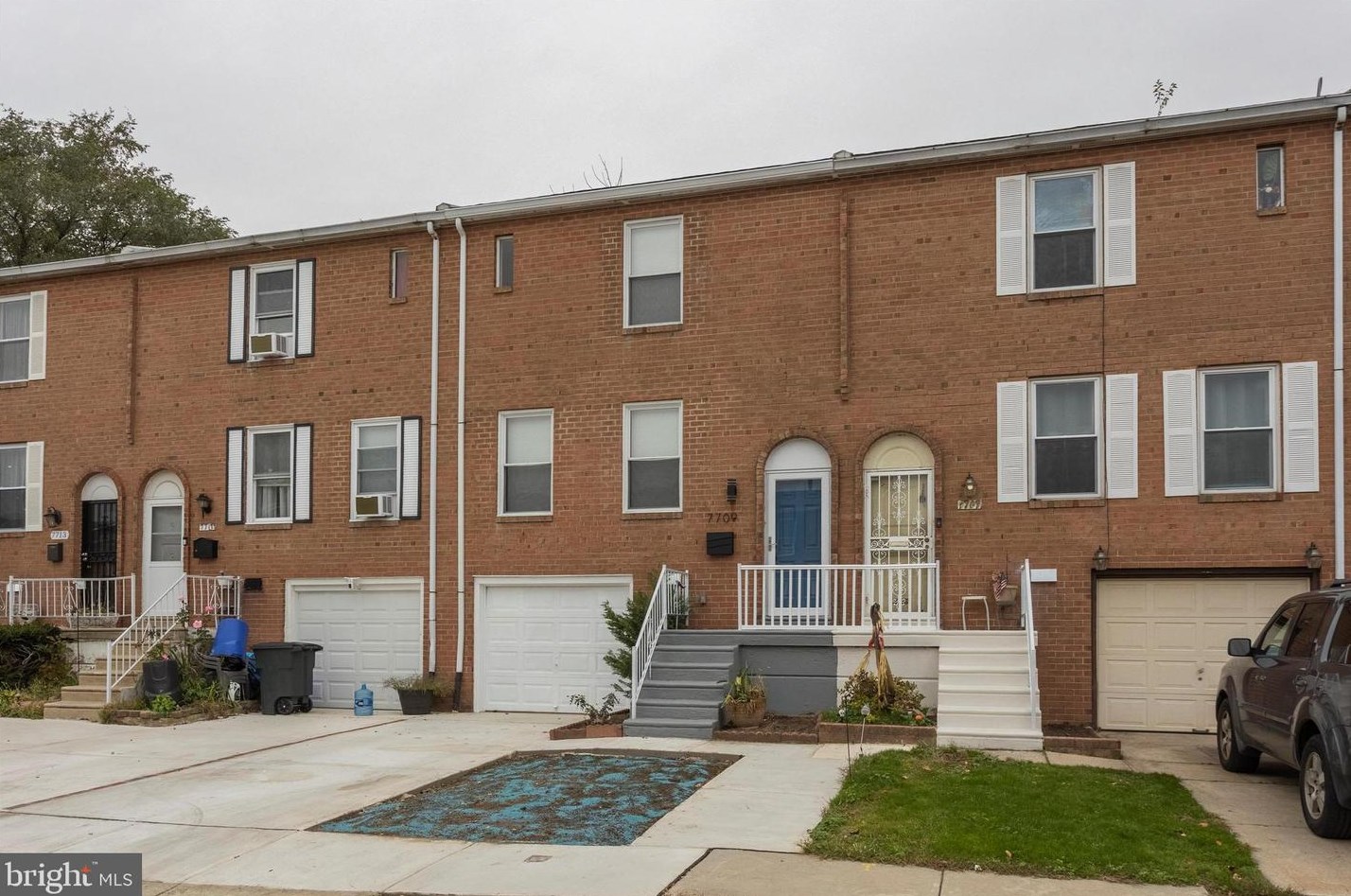 7709 Delphi Pl, Philadelphia PA  19153-1737 exterior