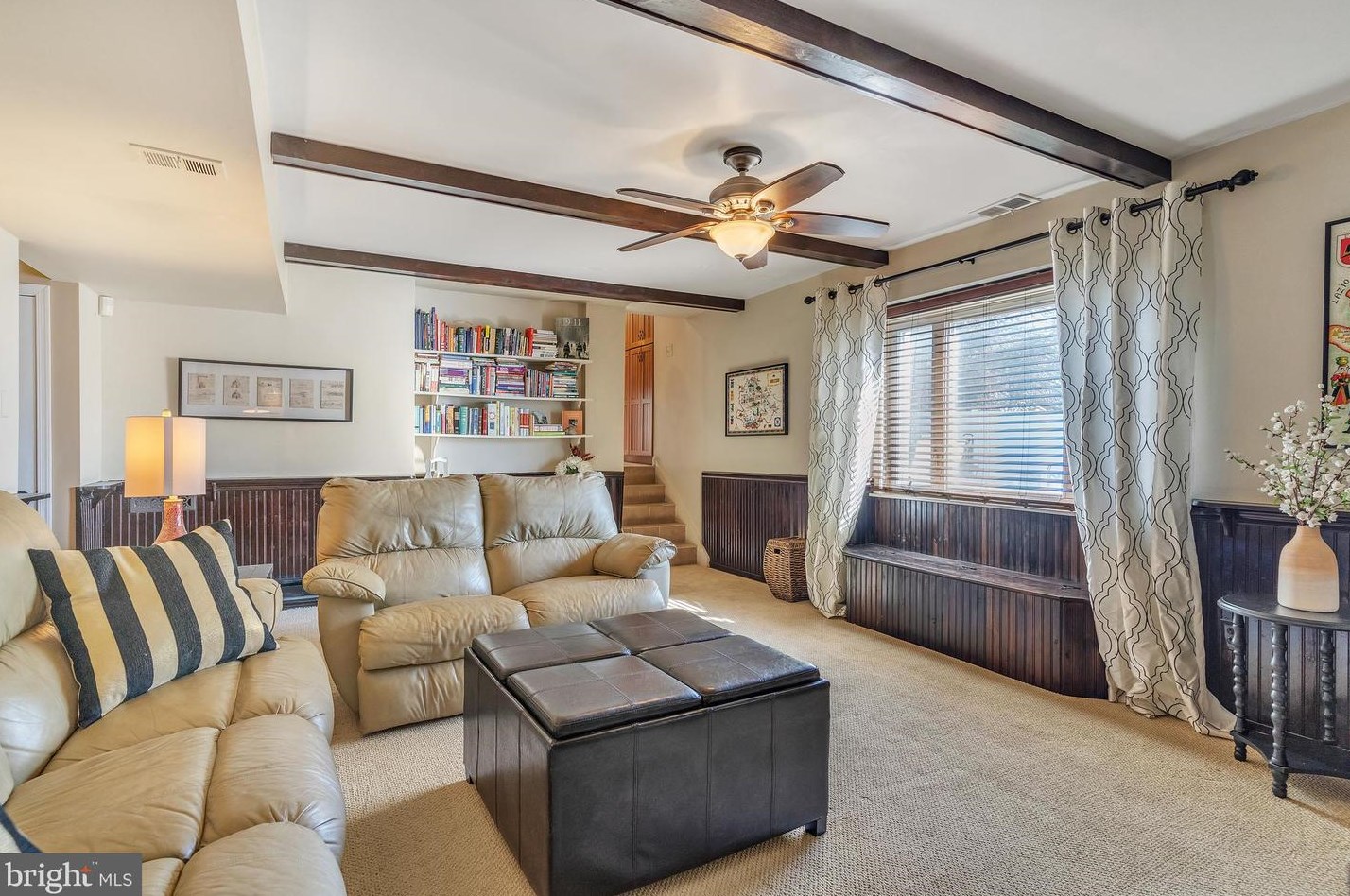 541 Wigard Ave, Philadelphia PA 19128-0041 exterior