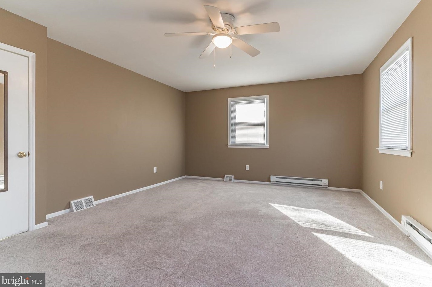 541 Wigard Ave, Philadelphia PA 19128-0041 exterior