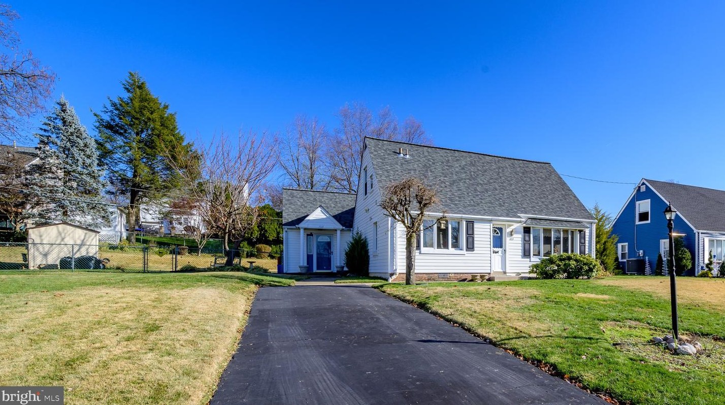 703 Dunmore Rd, Philadelphia, PA 19115-4106