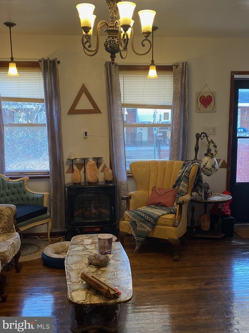 6522 Vandike St, Philadelphia, PA 19135-2826