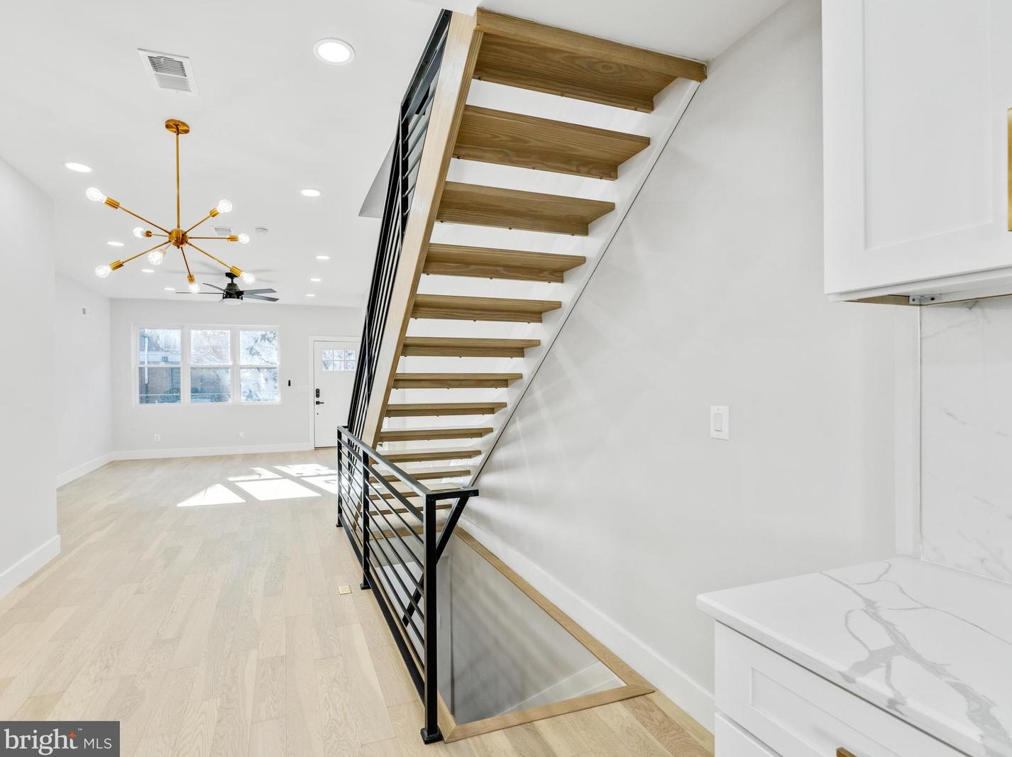 211 Mifflin St, Philadelphia PA  19148-1920 exterior