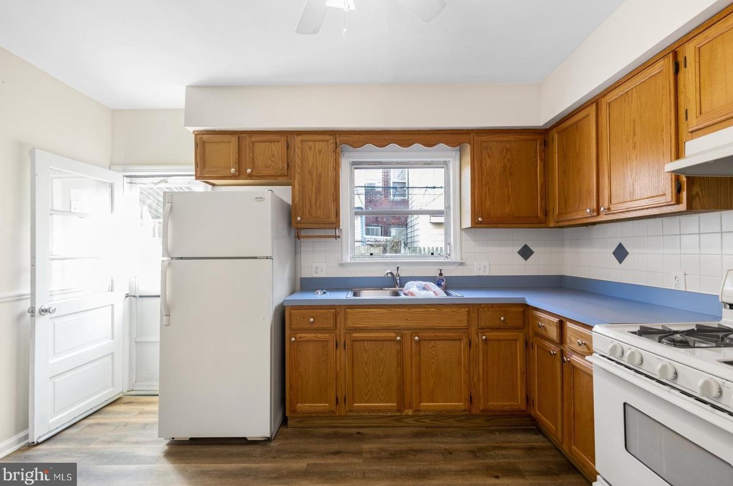 2419 Sartain St, Philadelphia PA  19148-3621 exterior