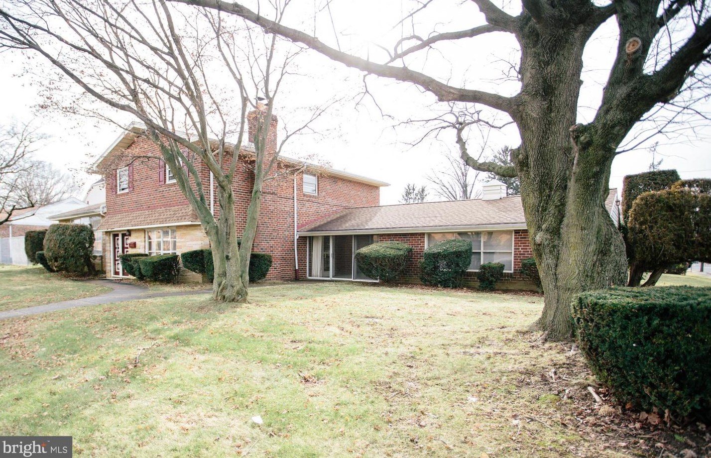 2000 Lott St, Philadelphia, PA 19115-3303