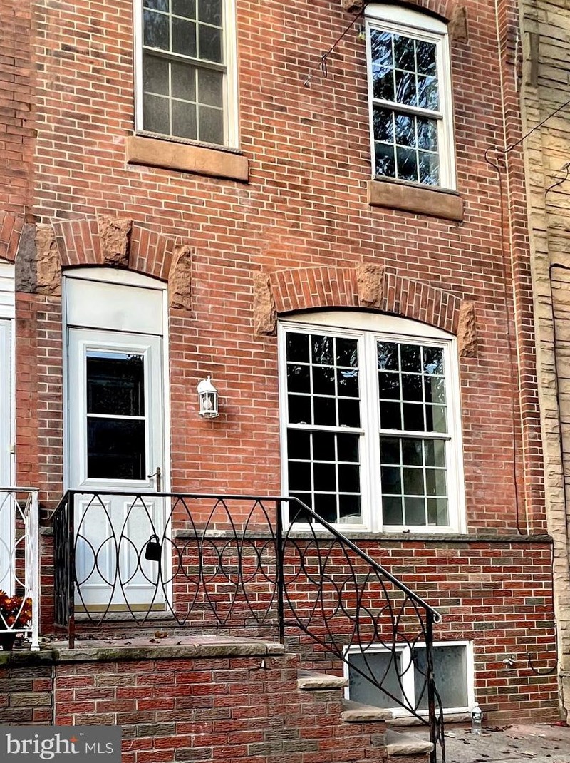 2404 Lambert St, Philadelphia PA  19145-4212 exterior
