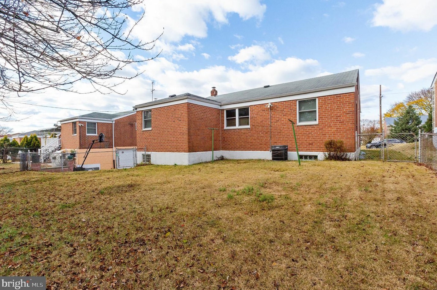 7607 Brous Ave, Philadelphia, PA 19152-3907