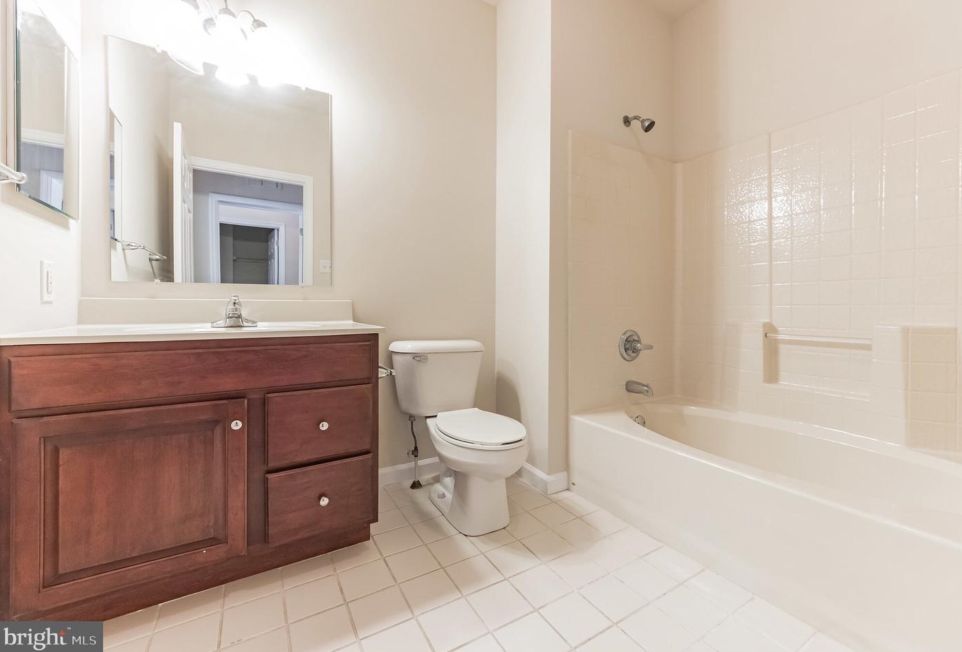 15046 Sunflower Dr, Philadelphia PA 19116-1310 exterior