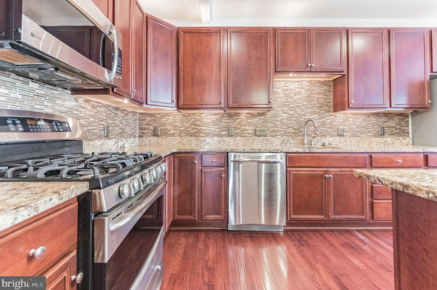 15046 Sunflower Dr, Philadelphia PA 19116-1310 exterior