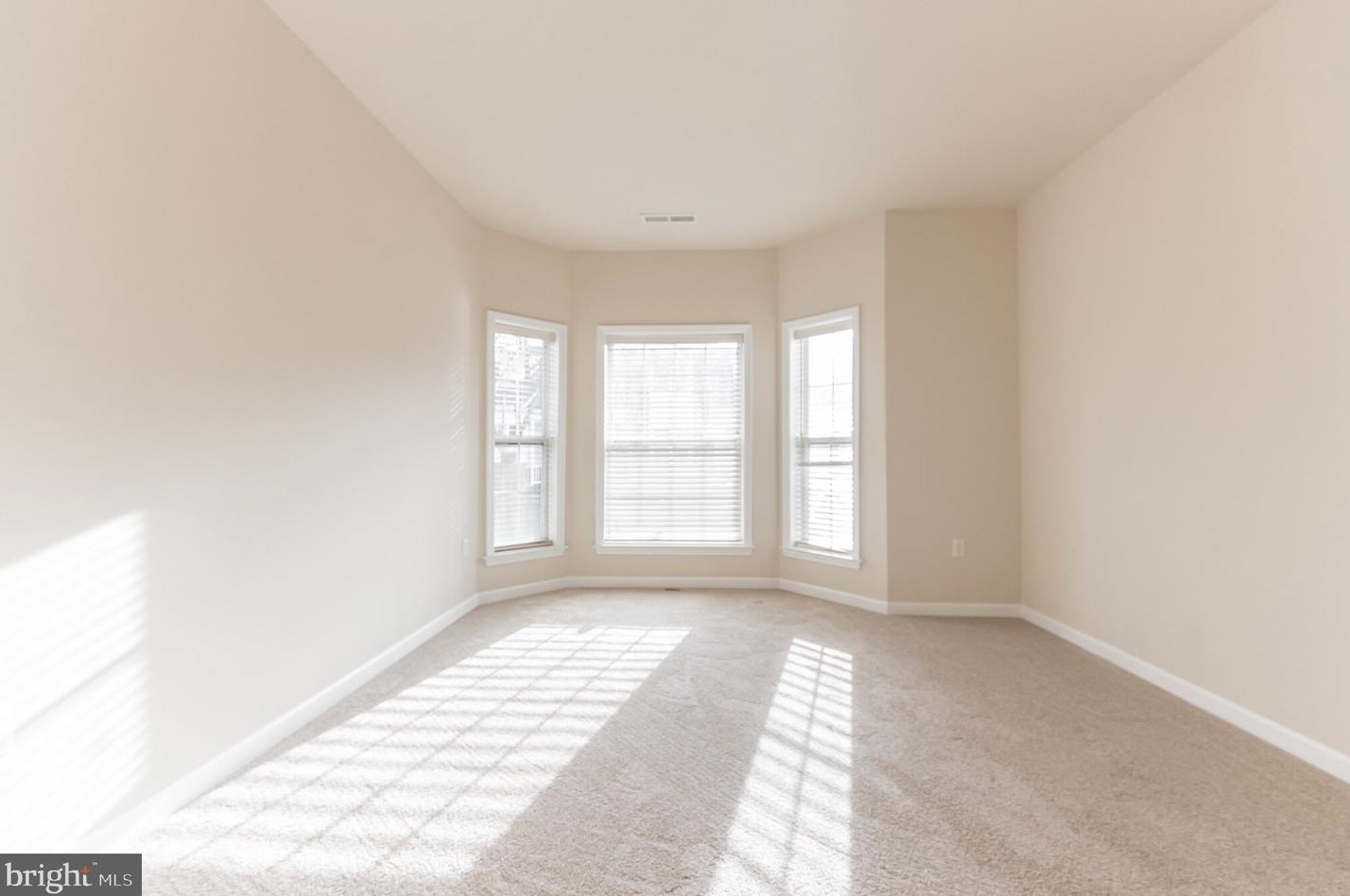 15046 Sunflower Dr, Philadelphia PA 19116-1310 exterior