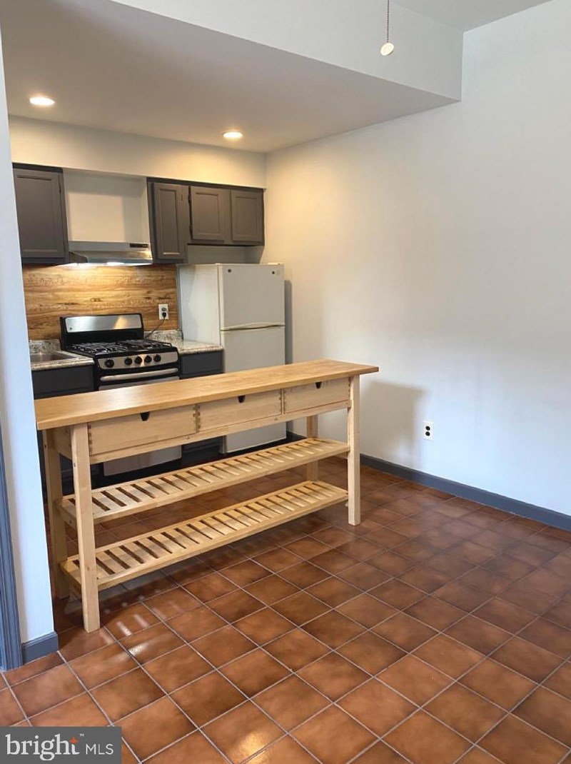 1327 Snyder Ave #1d, Philadelphia, PA 19148