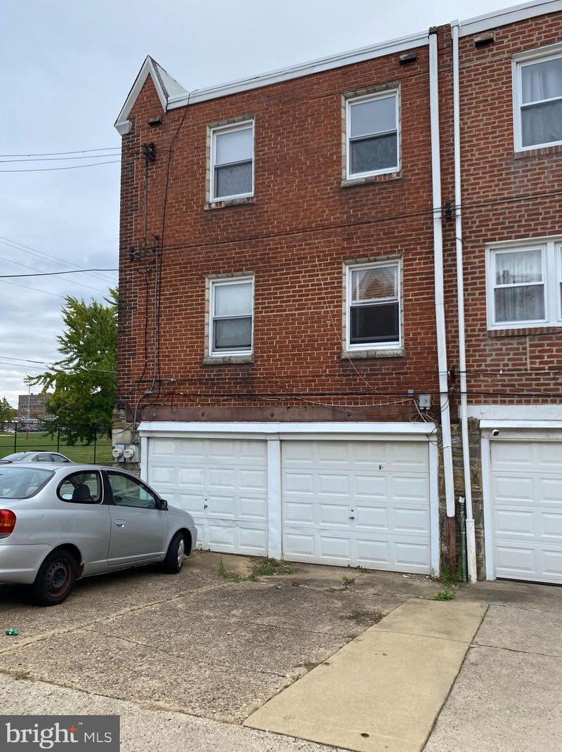 6662 Montague St, Philadelphia, PA 19135-2609