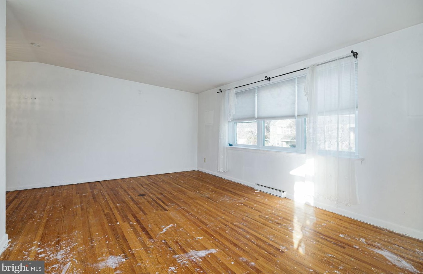 2918 Walnut Hill St, Philadelphia, PA 19152-2120