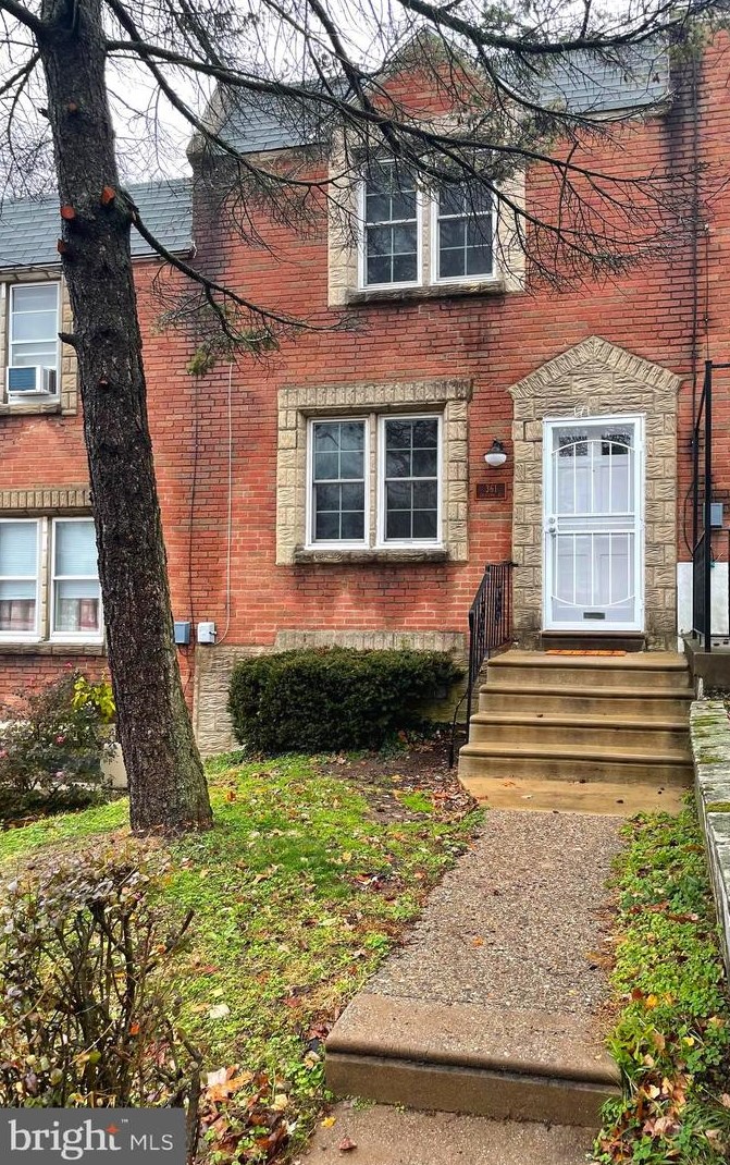 361 Salaignac St, Philadelphia, PA 19128-5123