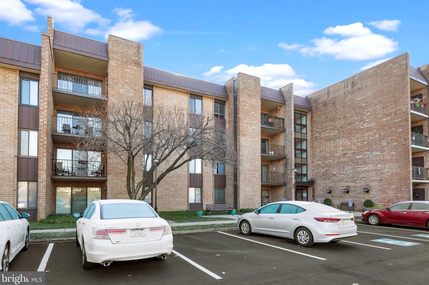 6210 Delaire Landing Rd, Philadelphia, PA 19114-5112