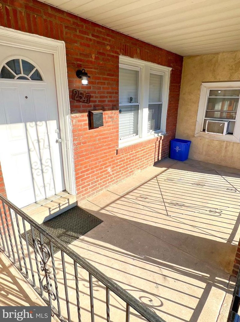 2547 Carroll St, Philadelphia, PA 19142-2112
