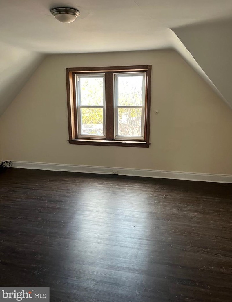 20 Walnut Ln, Philadelphia, PA 19144-2003