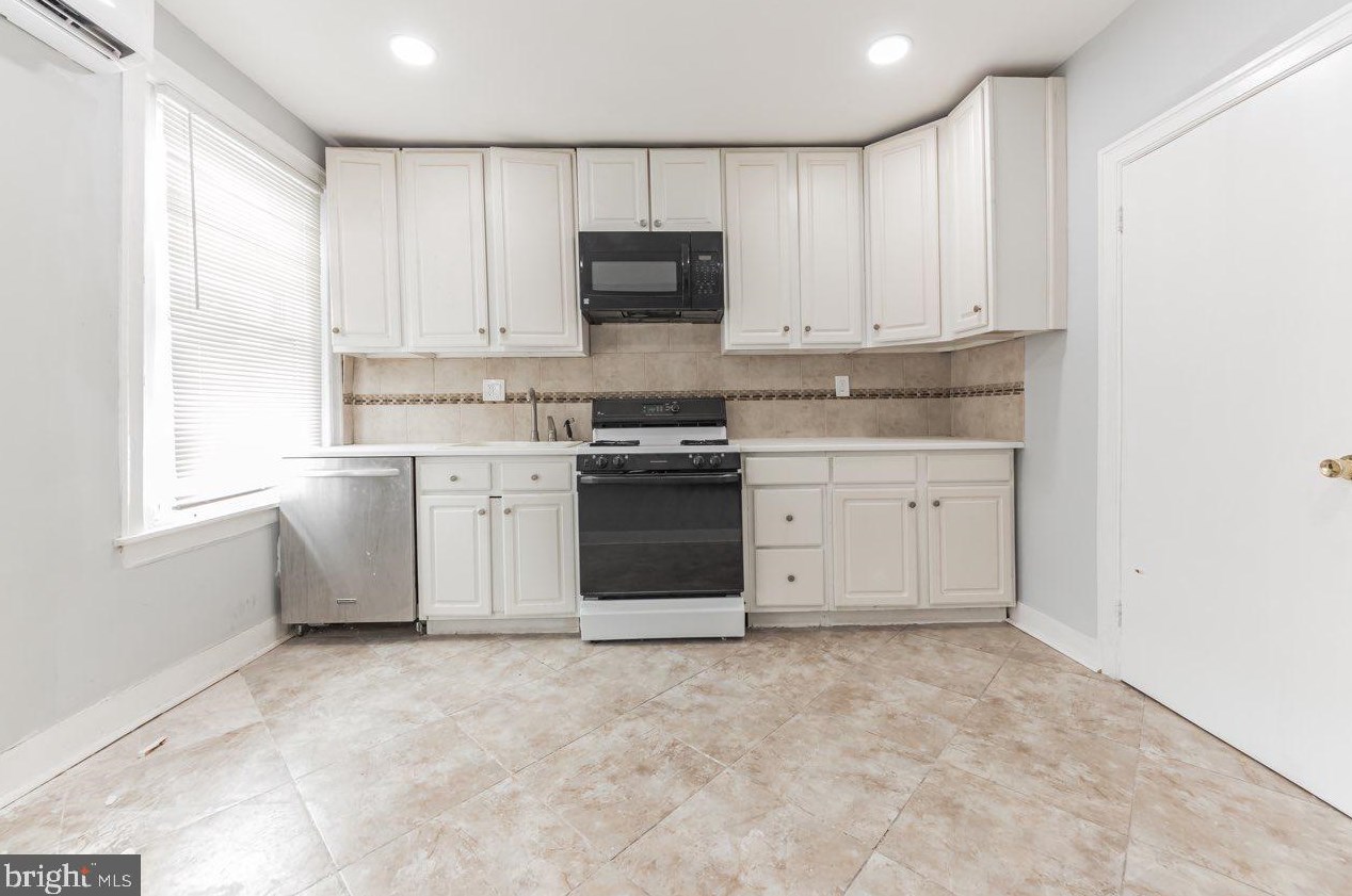 2420 Duncan St, Philadelphia PA 19124-4112 exterior