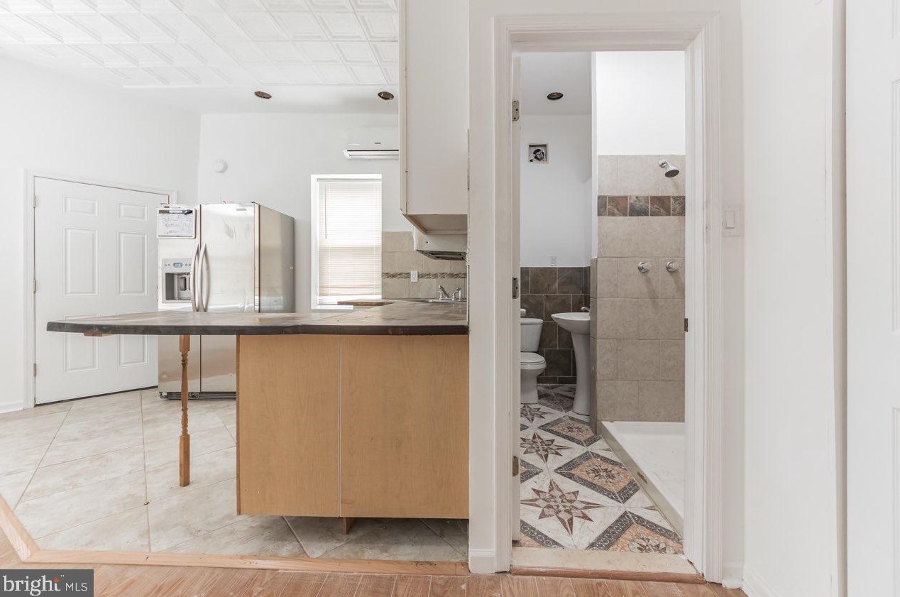 2420 Duncan St, Philadelphia PA 19124-4112 exterior