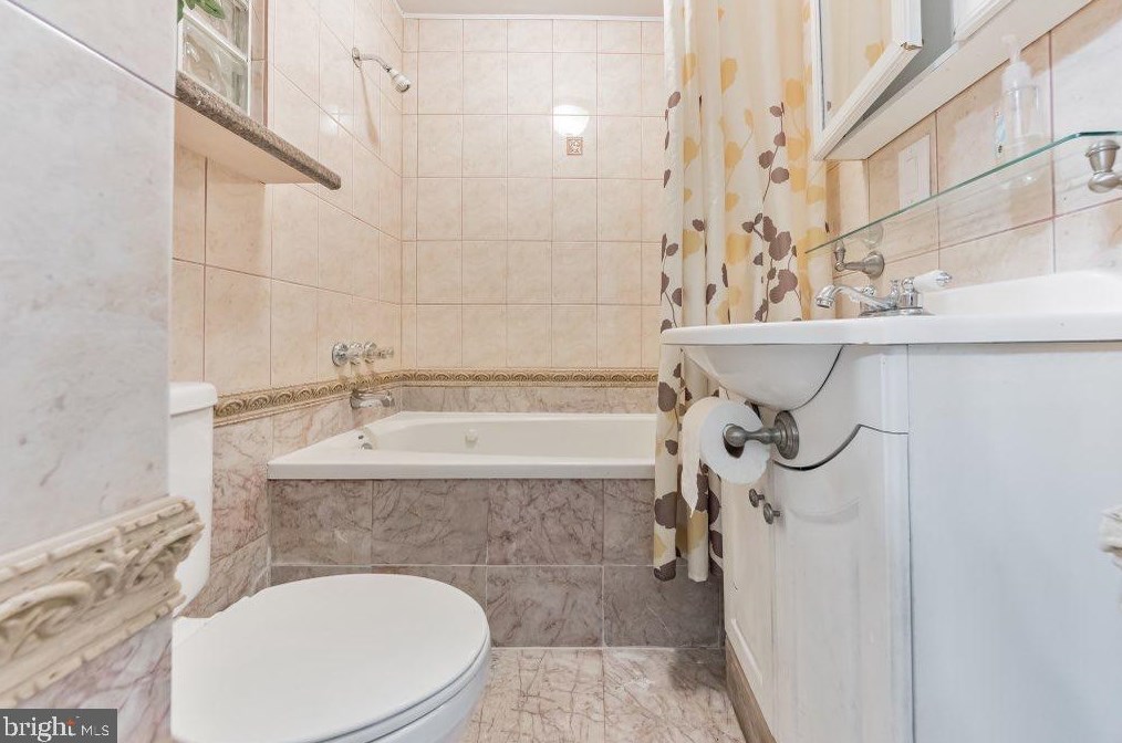 2420 Duncan St, Philadelphia PA 19124-4112 exterior