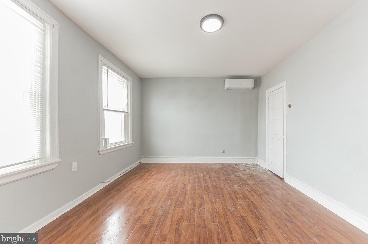 2420 Duncan St, Philadelphia PA 19124-4112 exterior