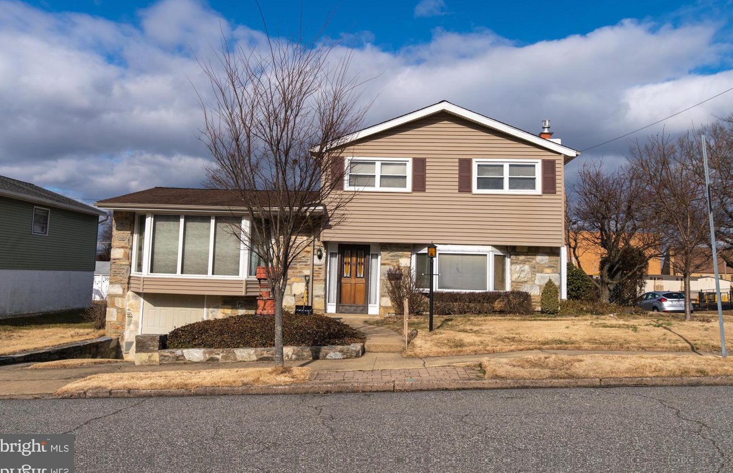 3817 Oakhill Rd, Philadelphia, PA 19154-4227