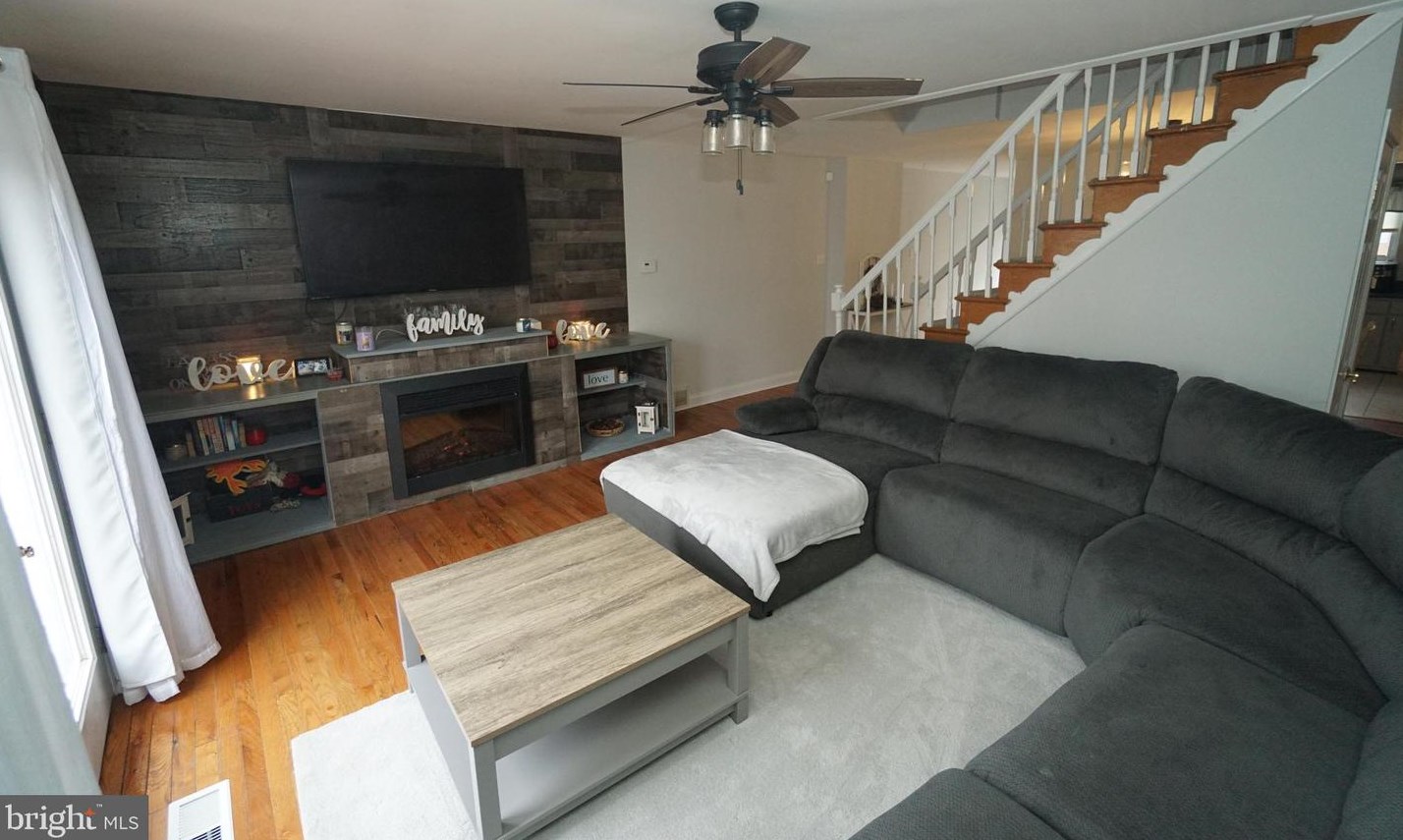 3538 Sussex Ln, Philadelphia, PA 19114-1814
