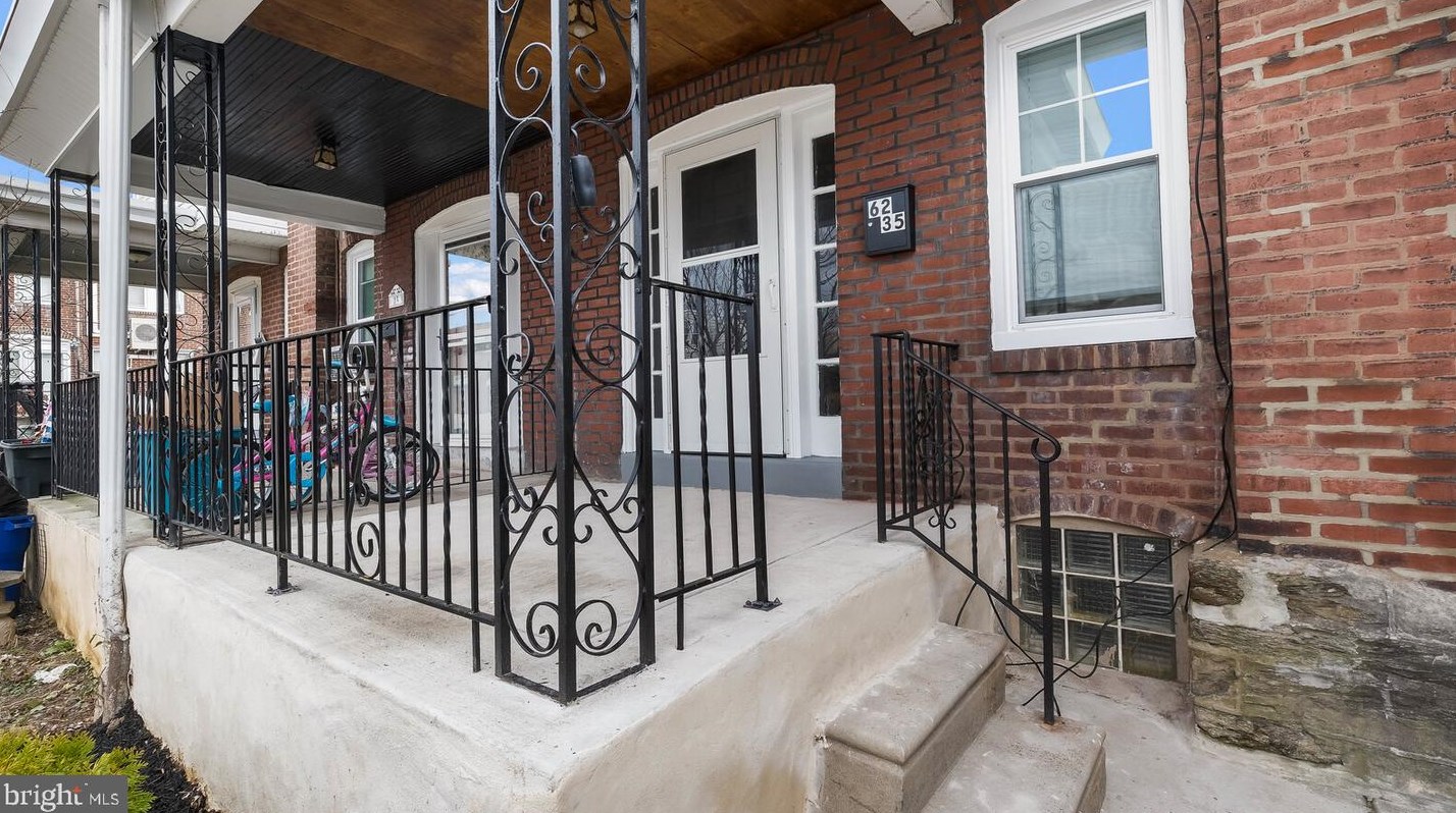6235 Shelbourne St, Philadelphia PA  19111-5633 exterior