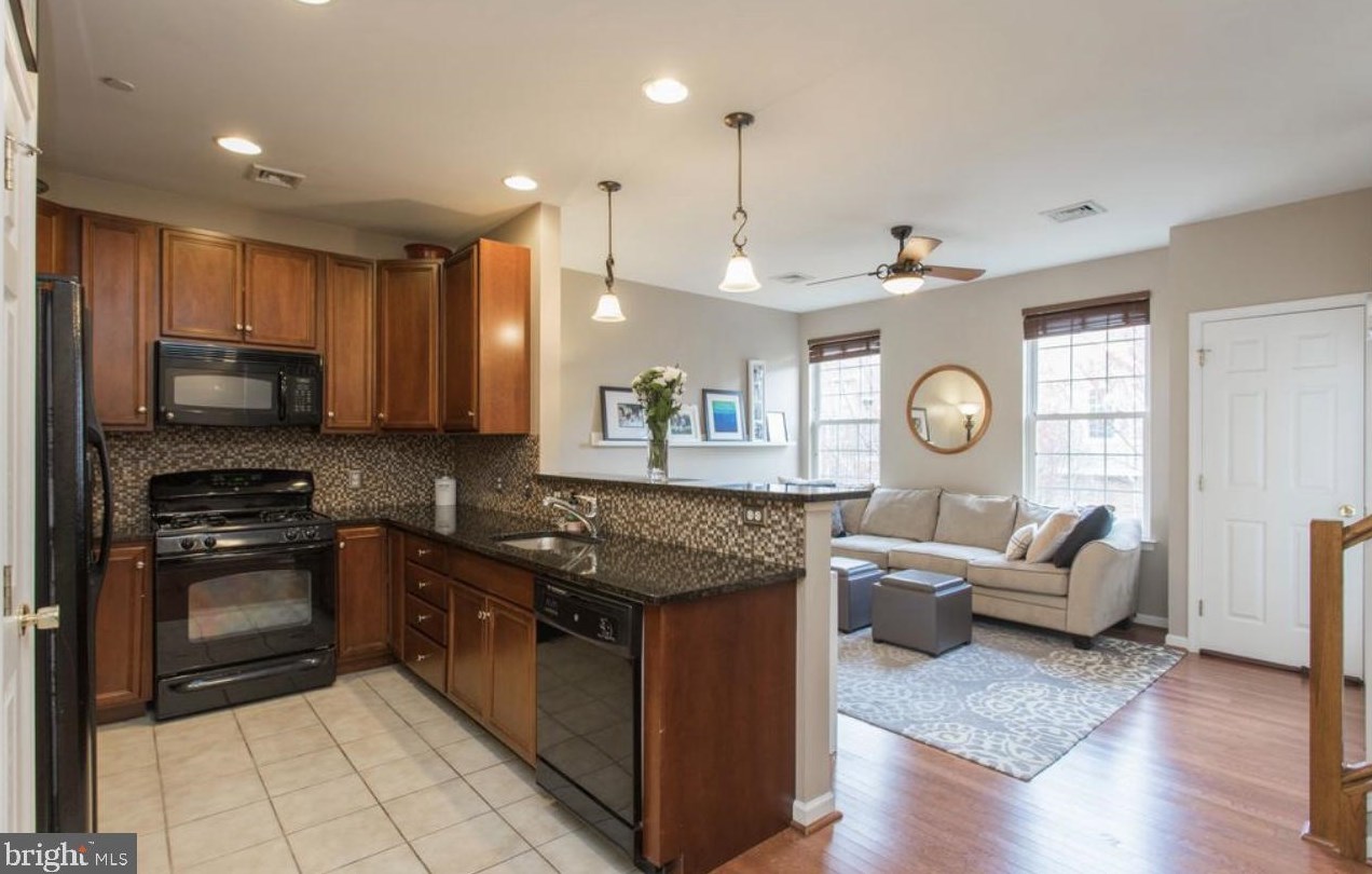 34 Brewerytown Ct, Philadelphia PA  19121-4431 exterior