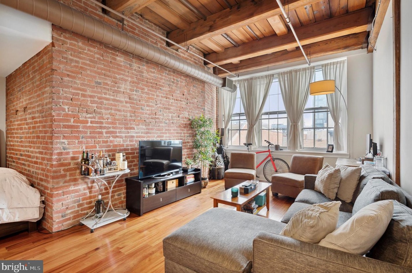 301 Race St #415, Philadelphia, PA 19106