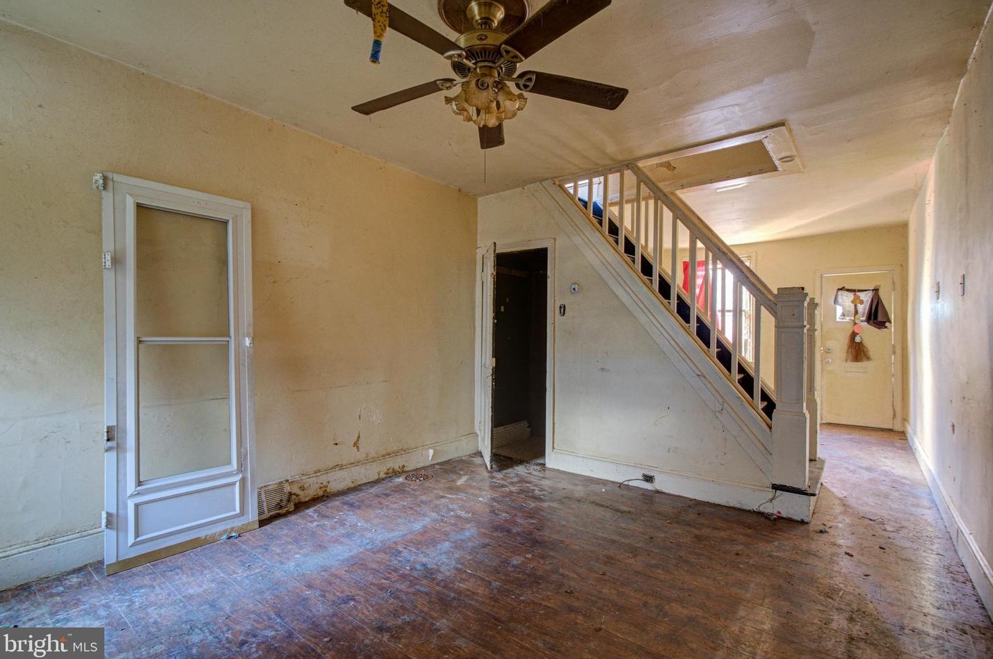 2548 Kern St, Philadelphia, PA 19125-1712