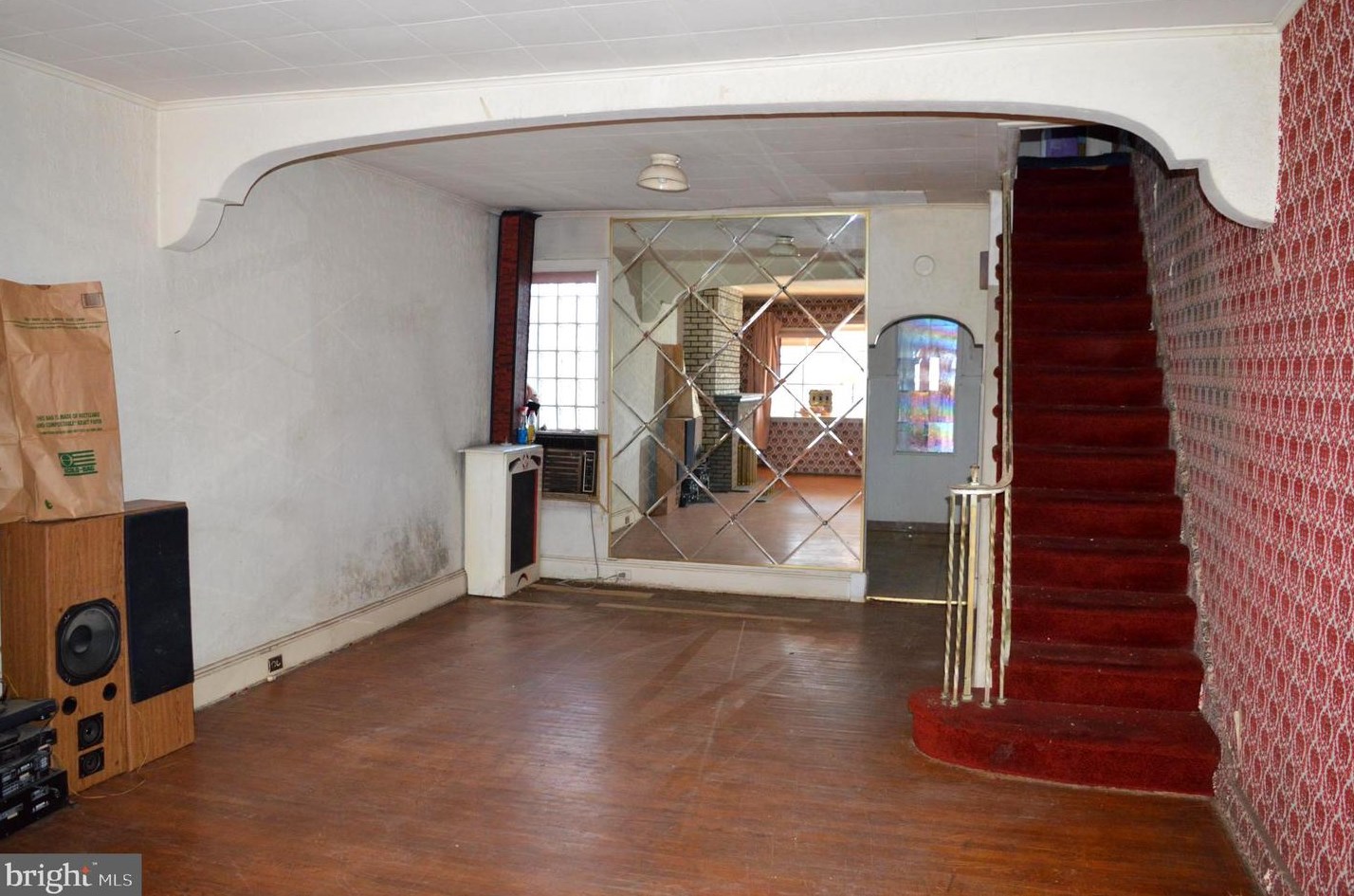 38 55th St, Philadelphia, PA 19139-3248