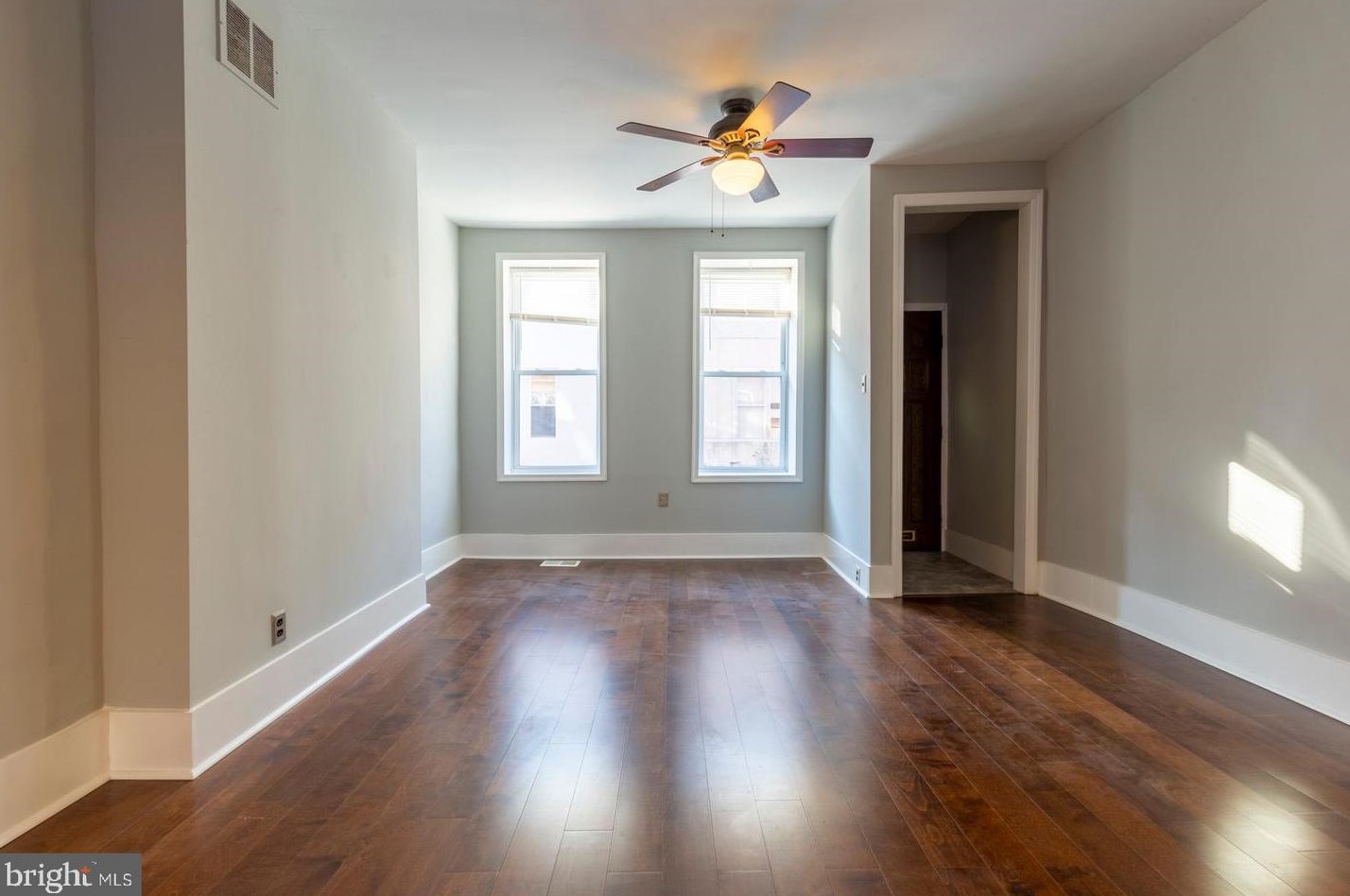 343 Mercy St, Philadelphia, PA 19148