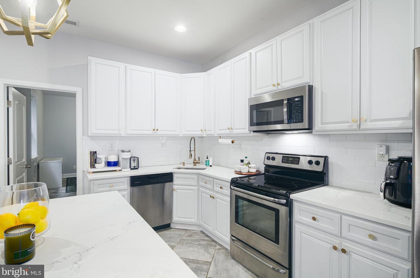 2019 S 12th St, Philadelphia, PA 19122