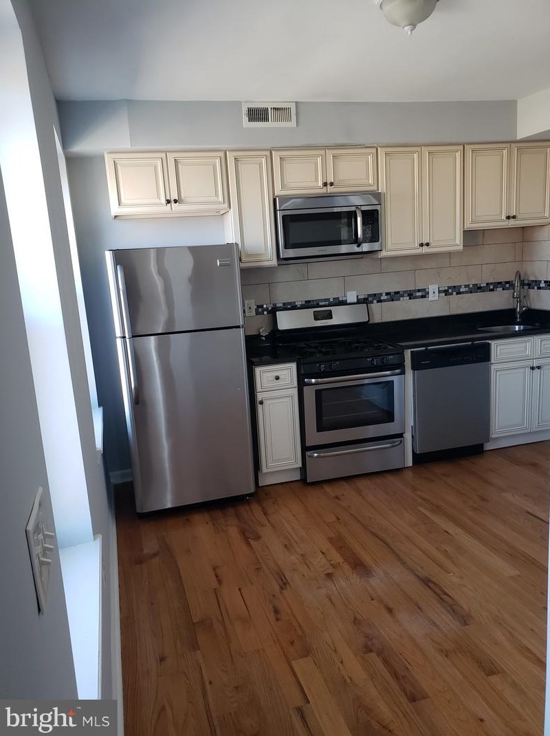 1135 Susquehanna Ave, Philadelphia, PA 19125-3439