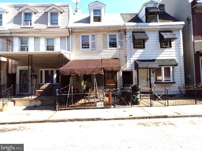 2751 Pratt St, Philadelphia, PA 19137-2103