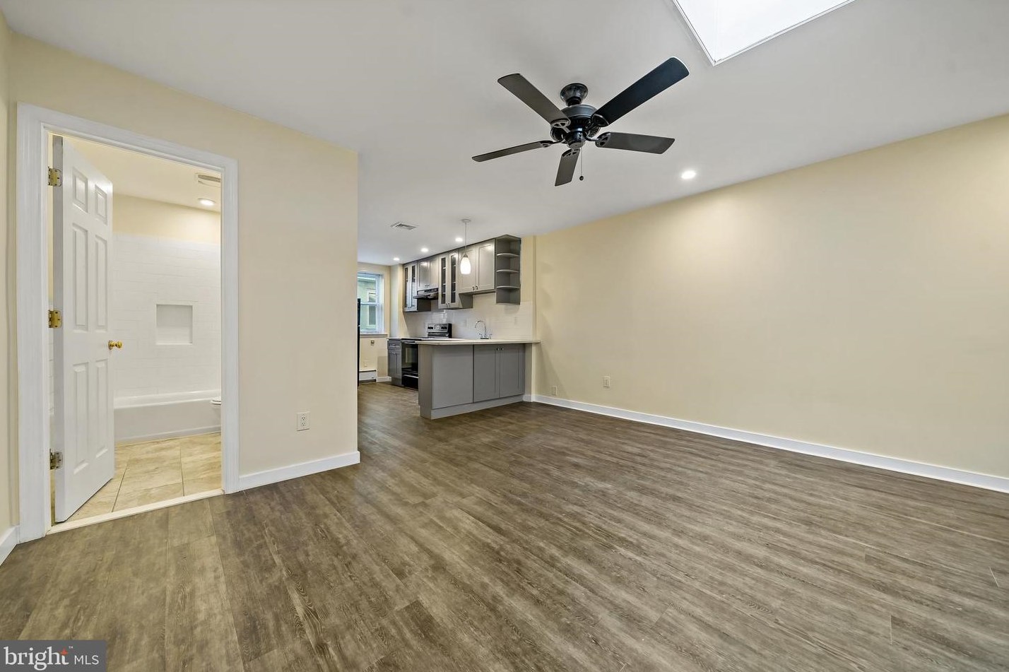 830 Fernon St, Philadelphia, PA 19148