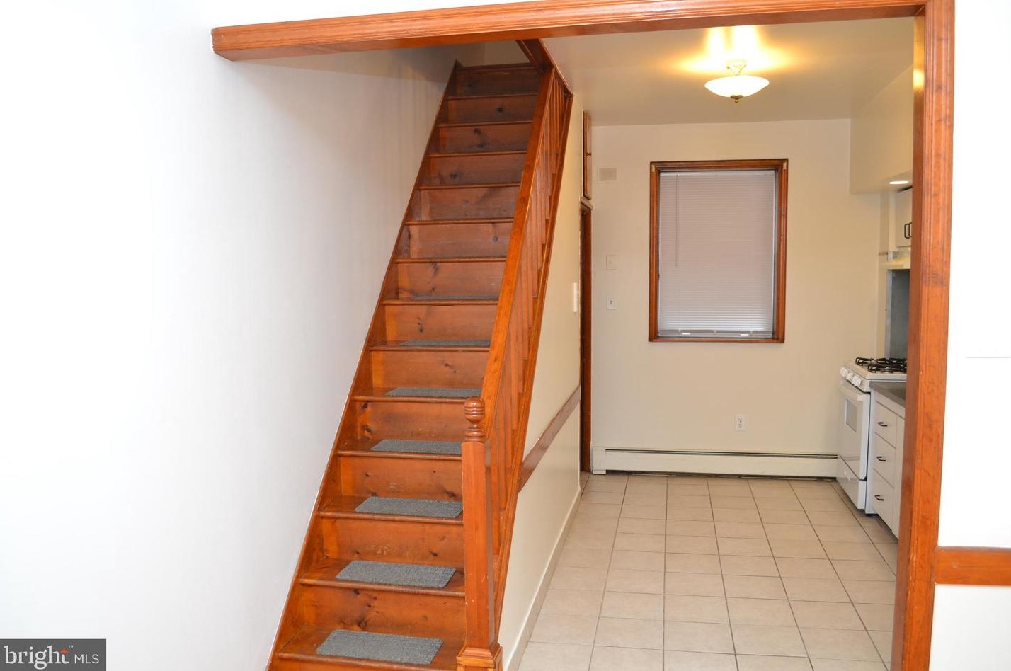 3276 Emery St, Philadelphia, PA 19134