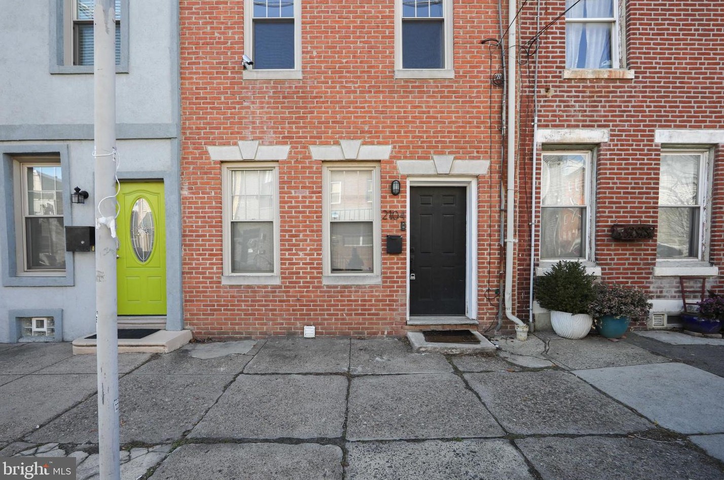 2104 Dauphin St, Philadelphia, PA 19125-2006