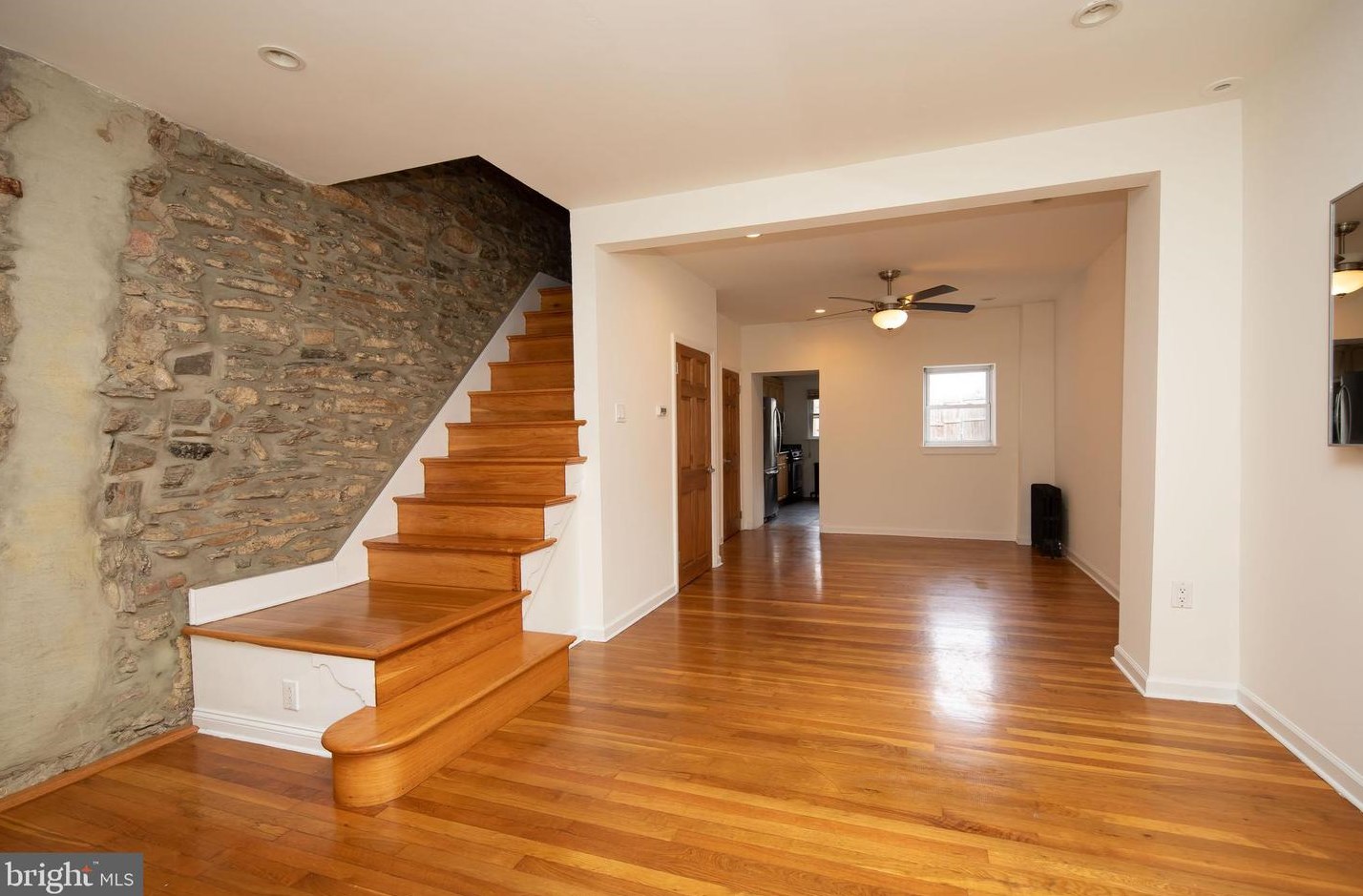 140 Carson St, Philadelphia, PA 19127-1303