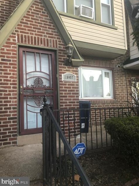 1907 Elston St, Philadelphia, PA 19138-2702